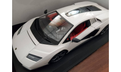 1:18 Lamborghini Countach LPi-800-4