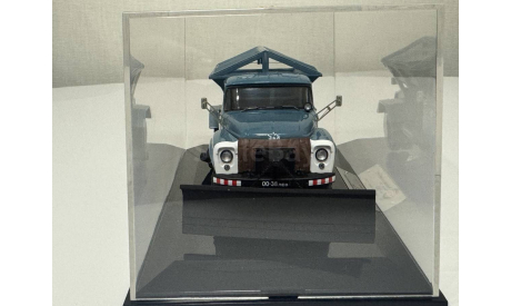 Пескоразбрасыватель ЗИЛ ПР-130 Ленинград - 1968 г.DIP MODELS, масштабная модель, scale43