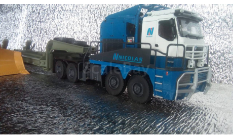 Грузовик Николас Трактомас,8Х8 + трал ЧМЗАП -5247 + бульдозер KOMATSU D 455A, редкая масштабная модель, scale50