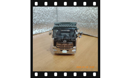 Седельный тягач NISSAN DIESEL,UD Quon.2Х6, редкая масштабная модель, Kyosho Original Nippon, 1:43, 1/43