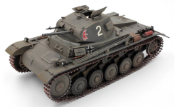 Собранная и крашенная модель танка Pz.Kpfw.II Ausf.B от  Dragon 6572