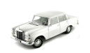 Mercedes-Benz 200 W110 Heckflosse 1966 Norev 1:18, масштабная модель, scale18