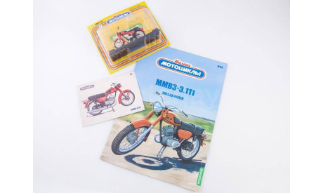 ММВЗ-3.111 красный №54- с журналом 1/24, масштабная модель, MODIMIO, scale24