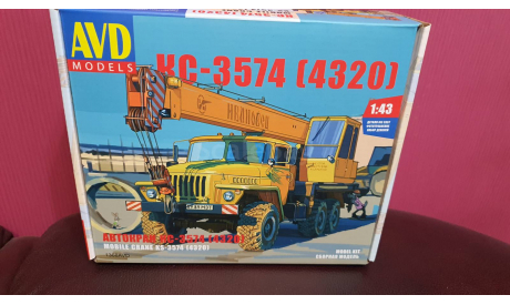 Автокран КС-3574 на шасси Урал 4320, сборная модель автомобиля, AVD Models, scale43