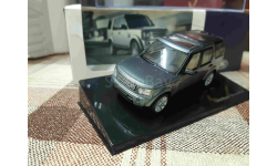 Dealer(Ixo)D 1/43 Land Rover Discovery 4 2010 grey met.