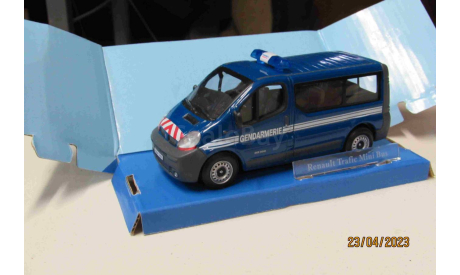 220ND Cararama 1/43 Renault Trafic Bus Gendarmerie, масштабная модель, scale43