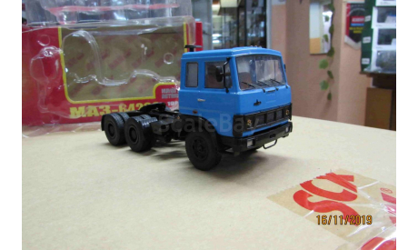 100589к Автоистория 1/43 МАЗ-6422 седельный тягач (ранний, синий)/откидывающаяся кабина/, масштабная модель, 1:43
