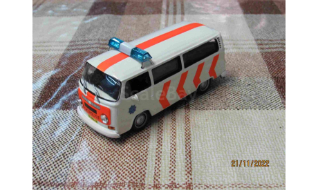 Dea.ПММ.№17  ’Полицейские Машины Мира’ 1/43 Volkswagen Transporter T2 (Полиция Нидерландов), журнальная серия Полицейские машины мира (DeAgostini), scale43