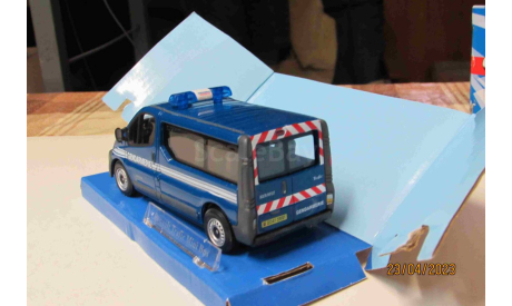 220ND Cararama 1/43 Renault Trafic Bus Gendarmerie, масштабная модель, scale43