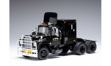 Mack R-series  1966 года IXO 1/43 Mack RS712L Резиновый Утёнок 1:43 Седельный тягач со ’спальником’  (rear cabin)., масштабная модель, scale43, IXO грузовики (серии TRU)