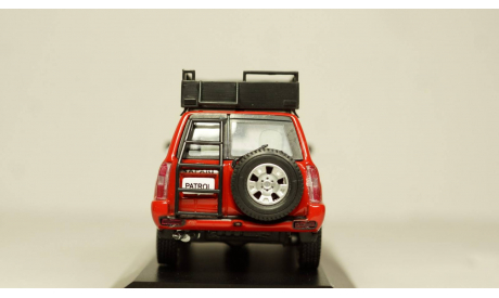 Nissan Patrol Y61 красный, J-COLLECTION 1:43, масштабная модель, scale43