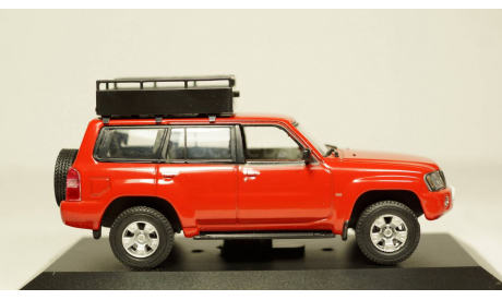 Nissan Patrol Y61 красный, J-COLLECTION 1:43, масштабная модель, scale43
