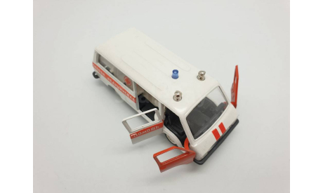 0211)РАФ 2203 скорая медицинская помощь, масштабная модель, scale43