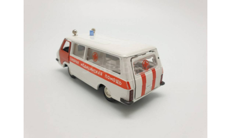 0211)РАФ 2203 скорая медицинская помощь, масштабная модель, scale43