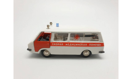 0211)РАФ 2203 скорая медицинская помощь, масштабная модель, scale43