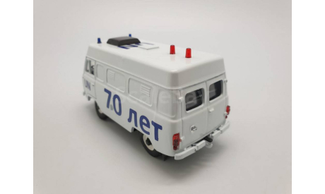 0030)Ульяновский 3962 70 ЛЕТ UN, масштабная модель, scale43