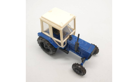 0241)МТЗ 82 бело синий, масштабная модель, scale43
