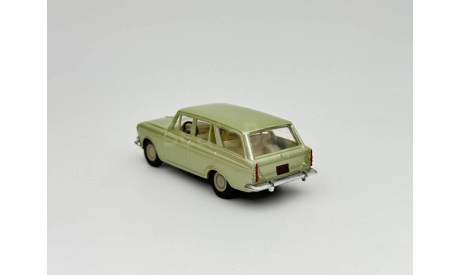 0225)Москвич-427 Салатовый, масштабная модель, scale43