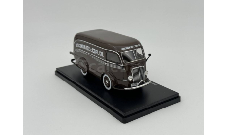 INTERNATIONAL D-300 Delivery Van Wisconsin Ice Co. 1938, brown арт.EMUS43080A, масштабная модель, scale43