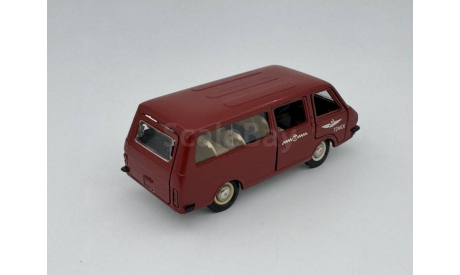 0026)РАФ 2203 А-18 ’Маршрутное такси Томск’, масштабная модель, scale43