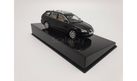 Volkswagen Golf Variant. AutoArt, масштабная модель, scale43