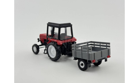 0247) Трактор МТЗ-82 Belarus с прицепом красный черный, масштабная модель, scale43