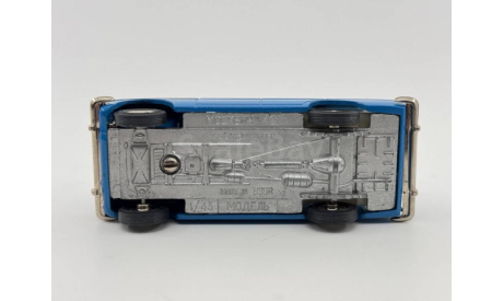 0233) Москвич 427 синий, масштабная модель, scale43