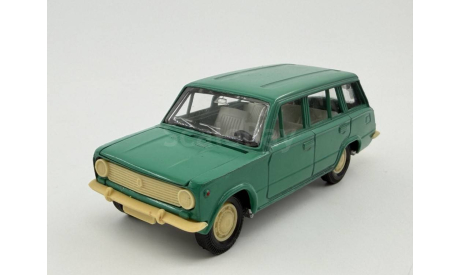0031) Волжский 2102 зелёный цвет, масштабная модель, scale43
