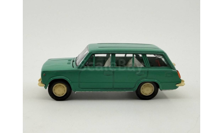 0031) Волжский 2102 зелёный цвет, масштабная модель, scale43