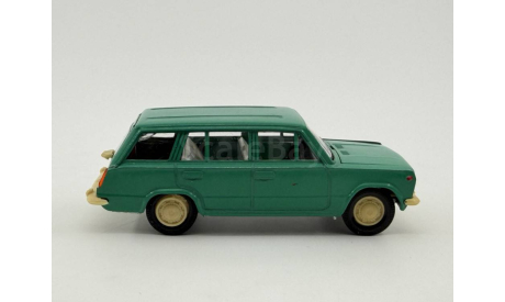 0031) Волжский 2102 зелёный цвет, масштабная модель, scale43