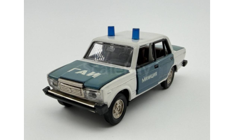 0029) Волжский 2107 милиция ГАИ, масштабная модель, scale43