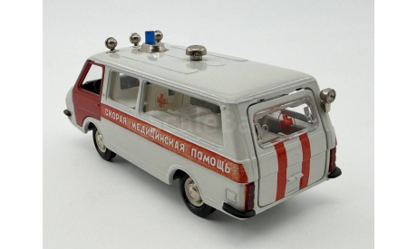 0193) РАФ 2203 Скорая помощь, масштабная модель, scale43