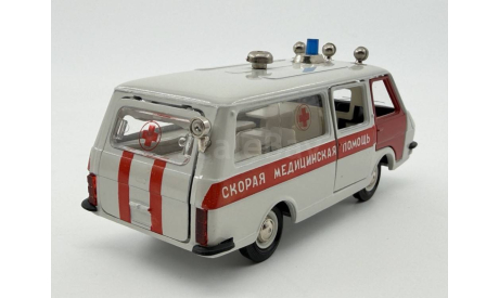 0193) РАФ 2203 Скорая помощь, масштабная модель, scale43