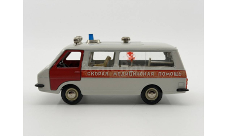 0193) РАФ 2203 Скорая помощь, масштабная модель, scale43