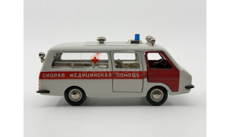 0193) РАФ 2203 Скорая помощь, масштабная модель, scale43
