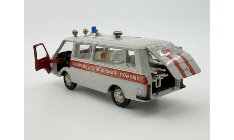 0193) РАФ 2203 Скорая помощь, масштабная модель, scale43