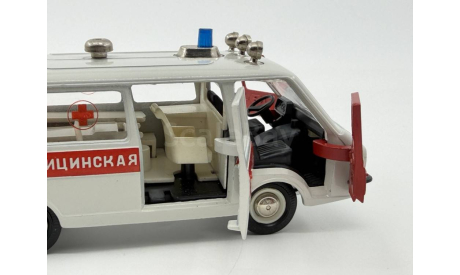 0193) РАФ 2203 Скорая помощь, масштабная модель, scale43
