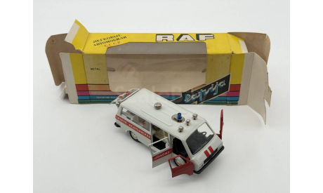0193) РАФ 2203 Скорая помощь, масштабная модель, scale43