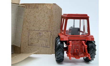 Трактор Беларусь МТЗ-82 СССР 1980 красный, масштабная модель, scale48