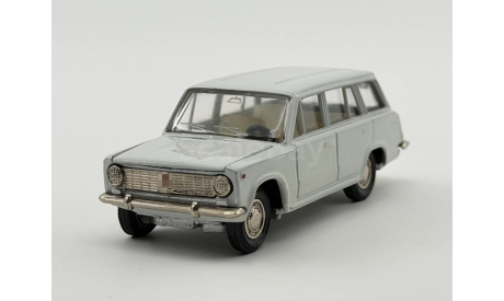 0027) Волжский 2102 А-11 белый, масштабная модель, scale43