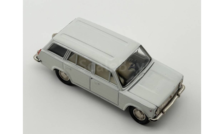0027) Волжский 2102 А-11 белый, масштабная модель, scale43