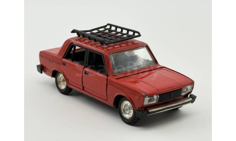0092) Волжский  2105 красный с багажником, масштабная модель, scale43