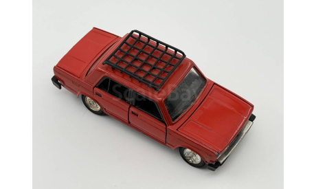 0092) Волжский  2105 красный с багажником, масштабная модель, scale43