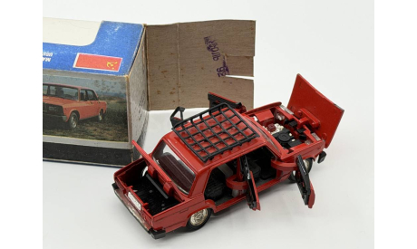 0092) Волжский  2105 красный с багажником, масштабная модель, scale43