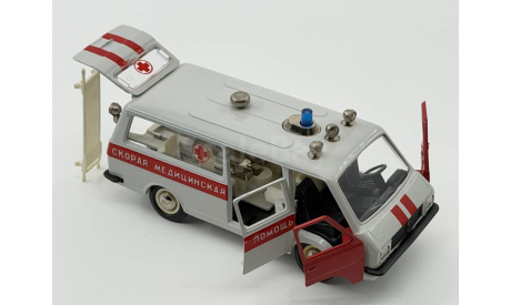 0104) РАФ 2203  Медпомощь, масштабная модель, scale43