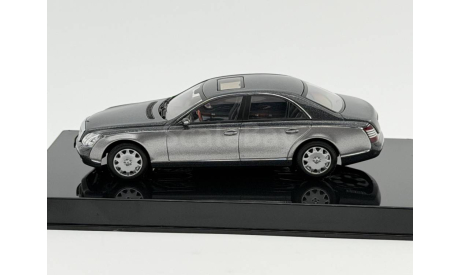 Maybach 57 SWB 2003 (Himalayas grey dark/himalayas grey bright) арт.56153, масштабная модель, scale43
