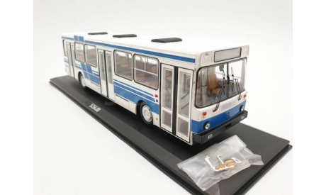 ЛиАЗ-5256 (белый, с синими полосами). ClassicBus, масштабная модель, 1:43, 1/43