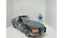 Ford Taurus с фигуркой из к/ф Robocop 1987 г., масштабная модель, scale24