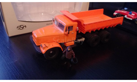 Краз 256 с фигуркой Рубика, масштабная модель, Start Scale Models (SSM)