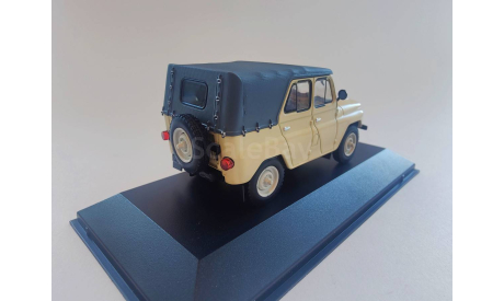 27 IST017 УАЗ 469Б Бежевый 1:43 DiP IST ICV NEO, масштабная модель, scale43, IST Models